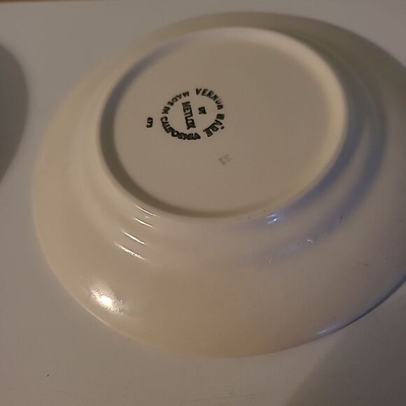 Set of Four Metlox Saucers - Picture 7 of 10